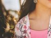 femme-cheveux-brillants