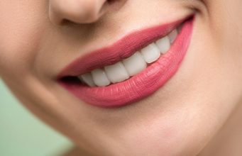 Augmenter le volume des lèvres avec des injections d'acide hyaluronique
